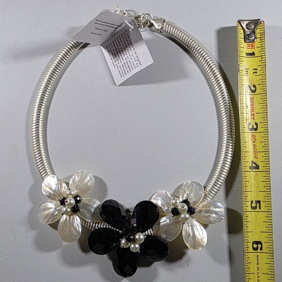 Gardenia Pearl & Black Flower Necklace Adjustable Closure floral statement MOP - Picture 6 of 7